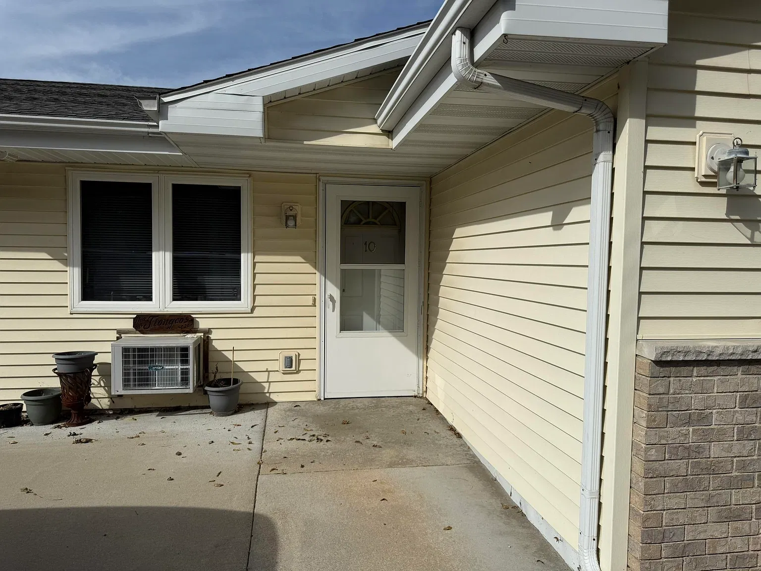 2 bed, 1.0 bath, 800 sqft, $1,400 — Photo 2
