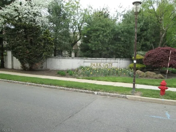 128 Park Gate Dr, Edison, NJ 08820