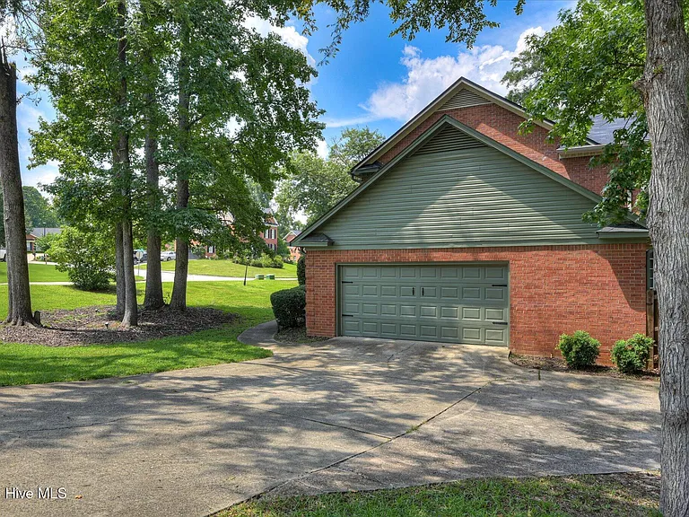1084 Severn Dr — Photo 36