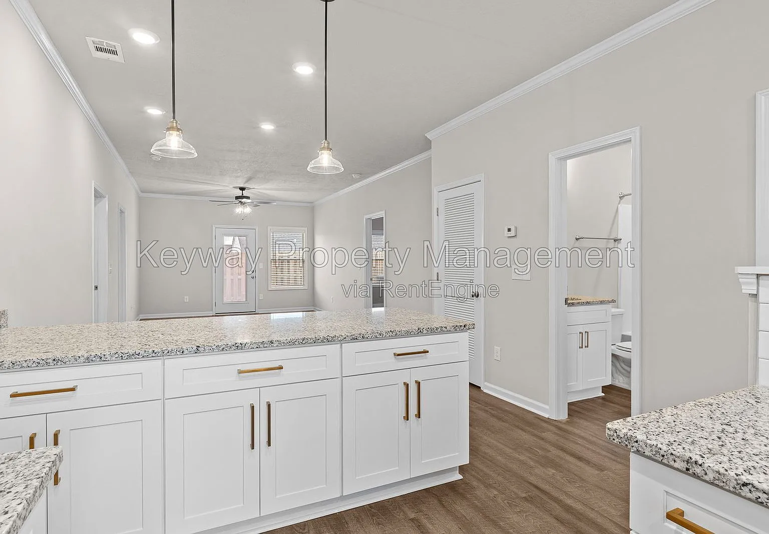 3 bed, 2.0 bath, 1310 sqft, $1,735 — Photo 4