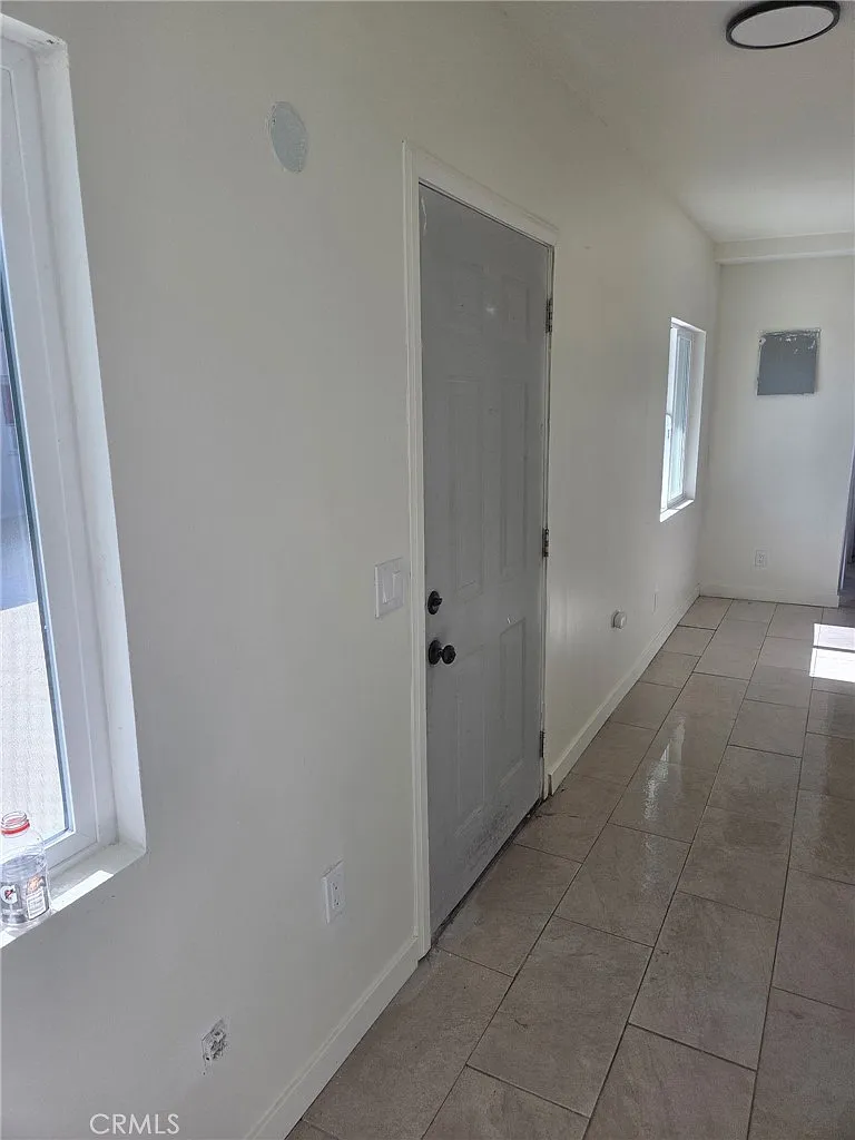 3 bed, 950 sqft, $2,050 — Photo 4