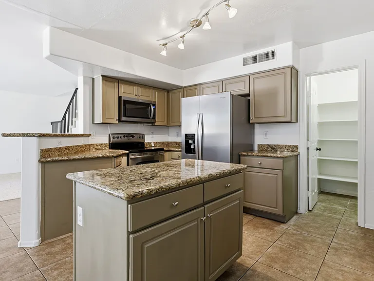 1492 N Saddle St — Photo 10