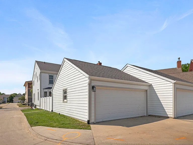 1327 Foster Rd — Photo 47