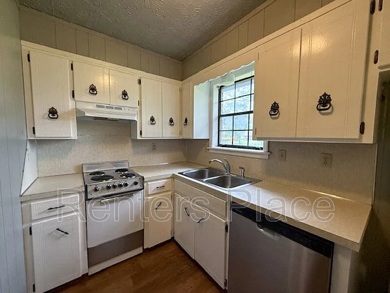 812 S Adair St — Photo 3