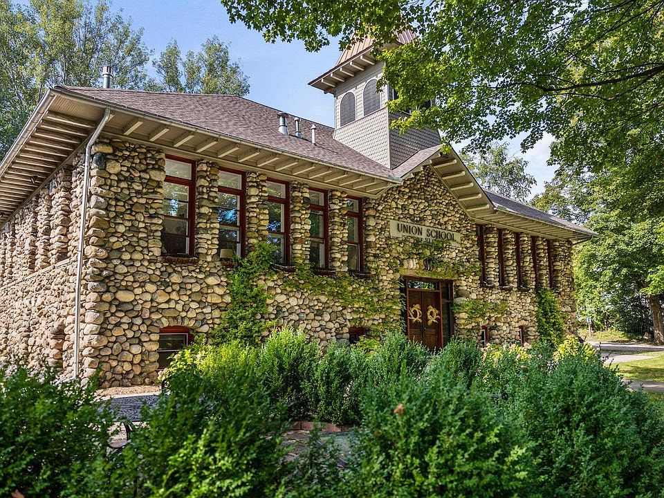 513 N Saint Marys St 2, Suttons Bay, MI 49682 Zillow