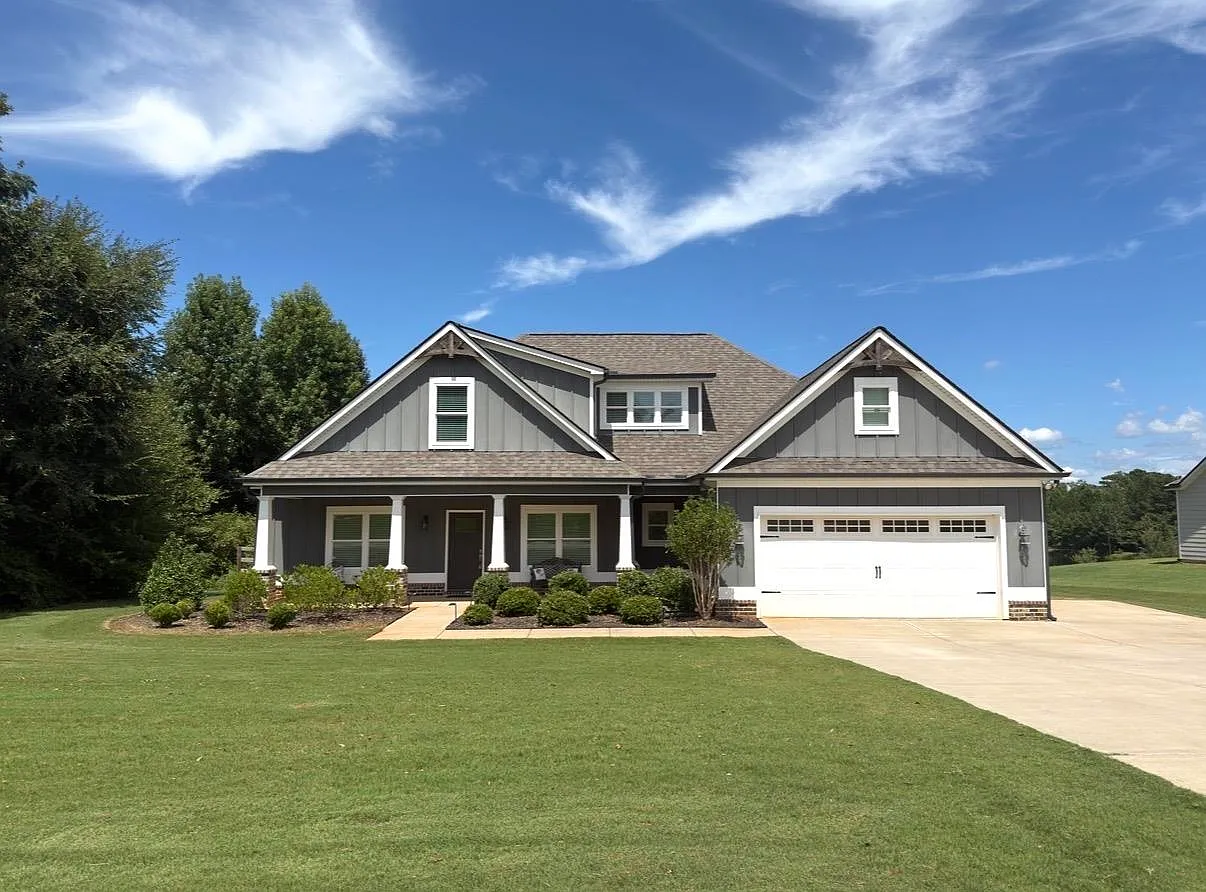 4 bed, 3.0 bath, 2379 sqft, $3,000 — Photo 1