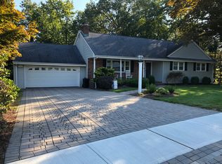 70 Oakdale Ct, North Haledon, NJ 07508
