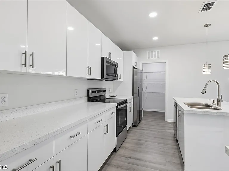 1406 Ford Cir — Photo 12