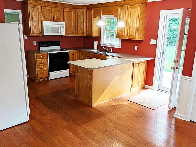 3508 Catherine St — Photo 8