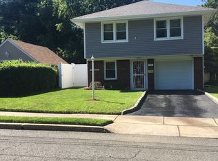 56 Voorhees St, Teaneck, NJ 07666