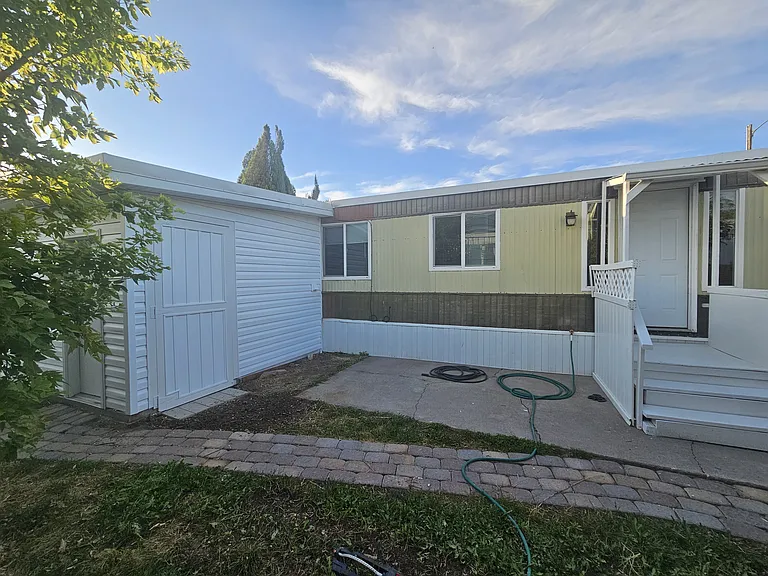 121 Teakwood St — Photo 2