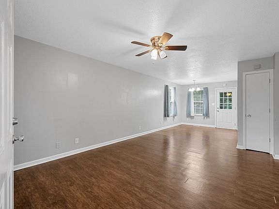 4th image of 352 Woodale Dr