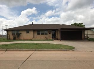 334 S 17th St, Clinton, OK 73601