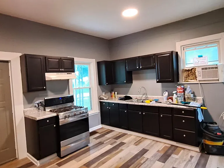 1807 N Linn St — Photo 11