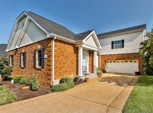 7405 Williamsburg Colonial Ln, Saint Louis, MO 63119