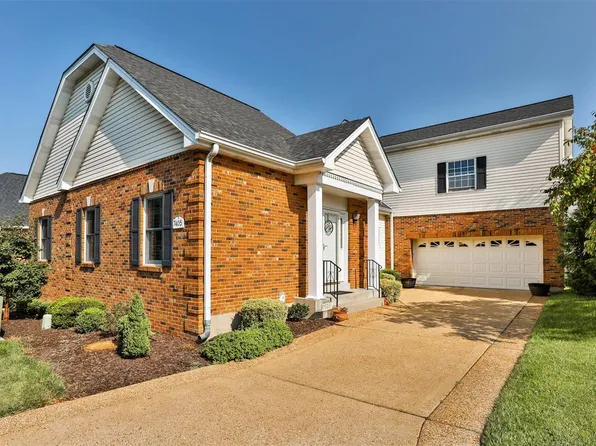 7405 Williamsburg Colonial Ln, Saint Louis, MO 63119