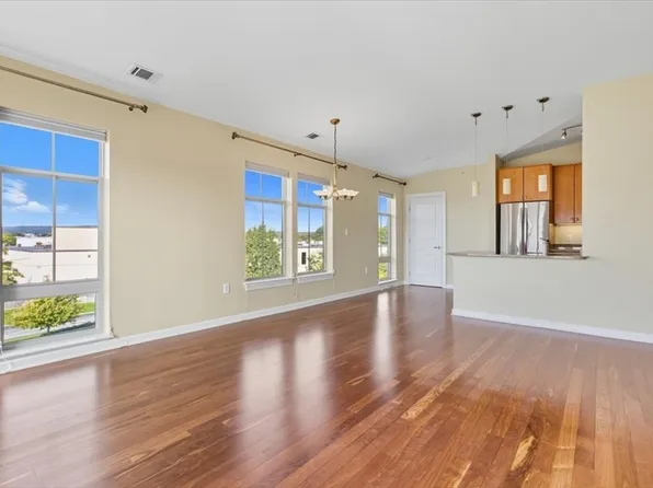 4 Repton Cir Unit 4410, Watertown, MA 02472