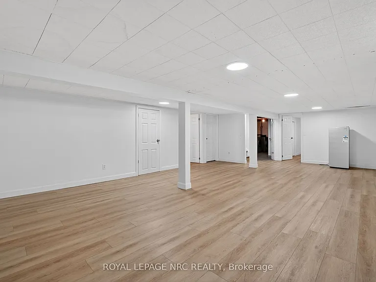 268 Henrietta St — Photo 34