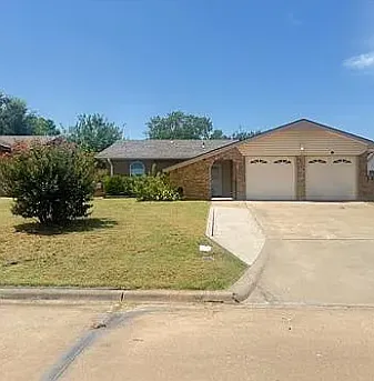 2410 NW Norman Cir — Photo 1