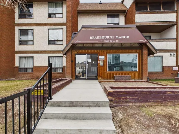 1712 W 38th St SE #111, Calgary, AB T2A 1H1