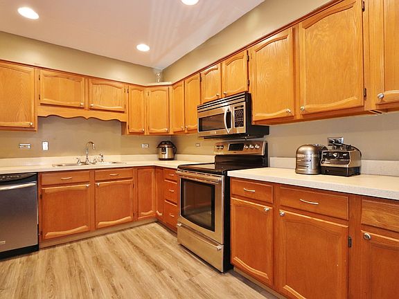 3rd image of 100 Green Acres Dr APT 101