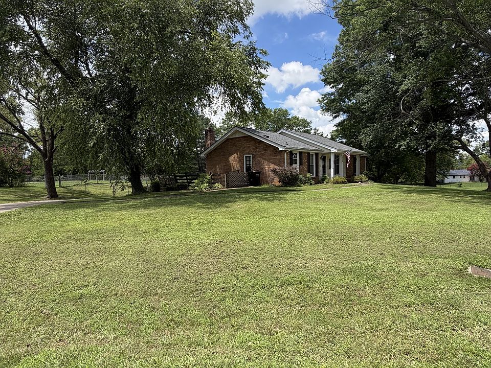 2nd image of 1776 Auburn Dr
