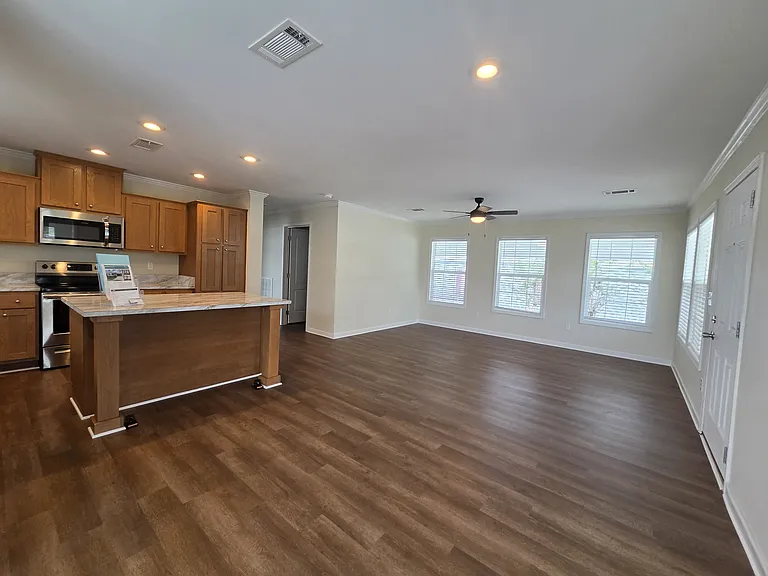 Royal Palm Village — Photo 32