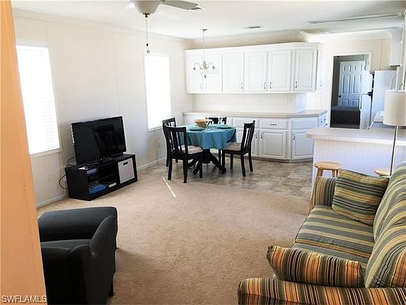 5th image of 19 Helen Ln