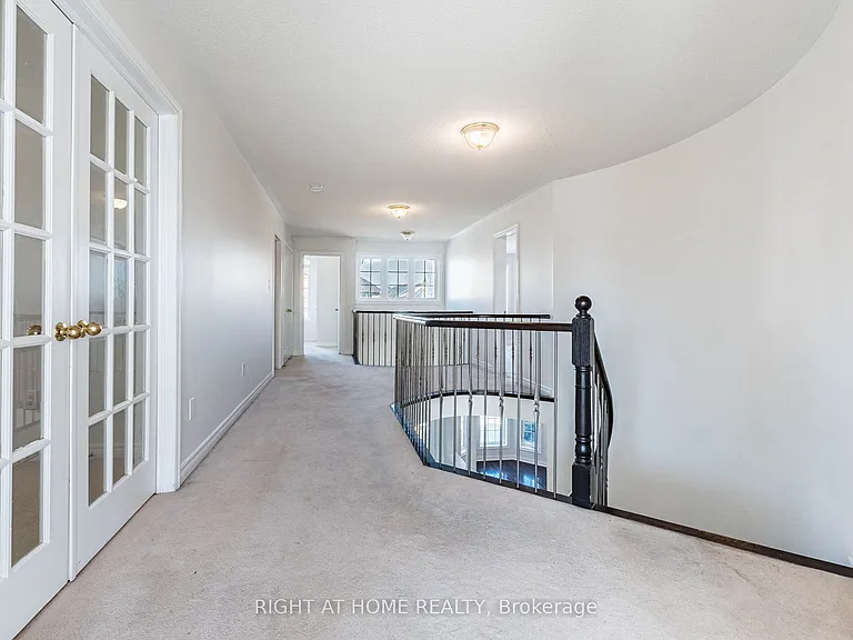 5441 Valhalla Cres — Photo 21