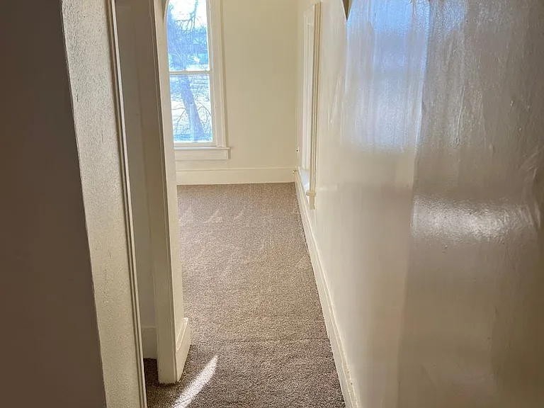 612 W 11th St | Tenant Pays Electric Only — Photo 6