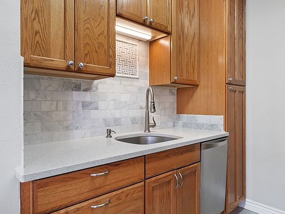 5th image of 310 E 12th St APT A
