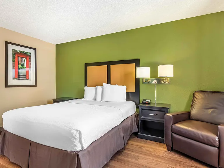 Studio Suite - 1 Queen Bed
