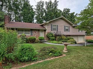 1217 Ridgeway Rd, Johnson City, TN 37601