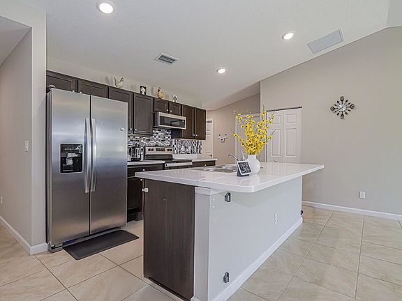 4th image of 1621 SW Angelico Ln