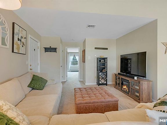 5th image of 7 S Maple Ave #7B