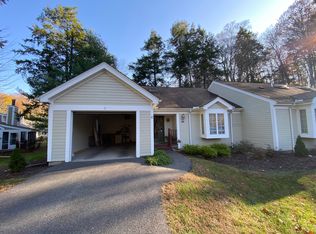 8 Turtle Cv, Stroudsburg, PA 18360