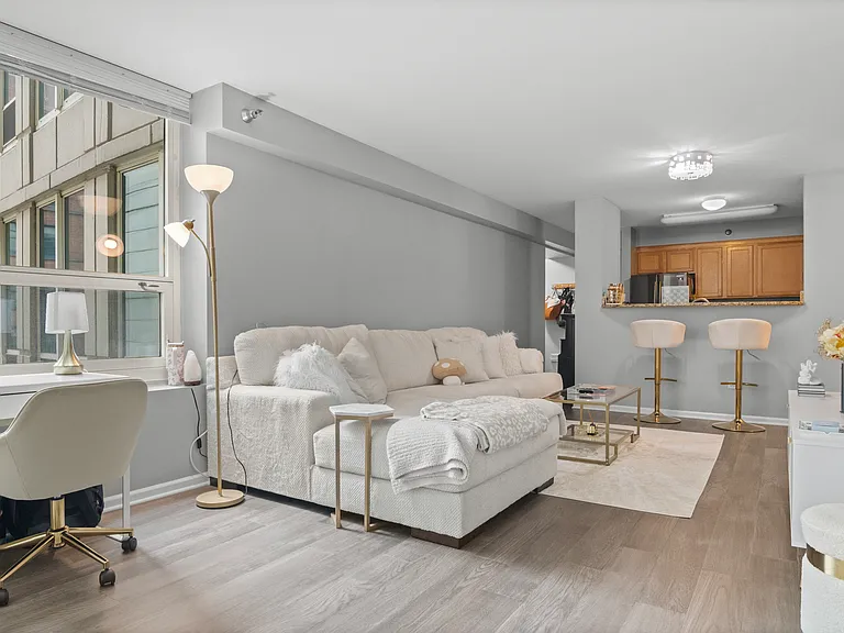 345 N La Salle Dr #405 — Photo 6