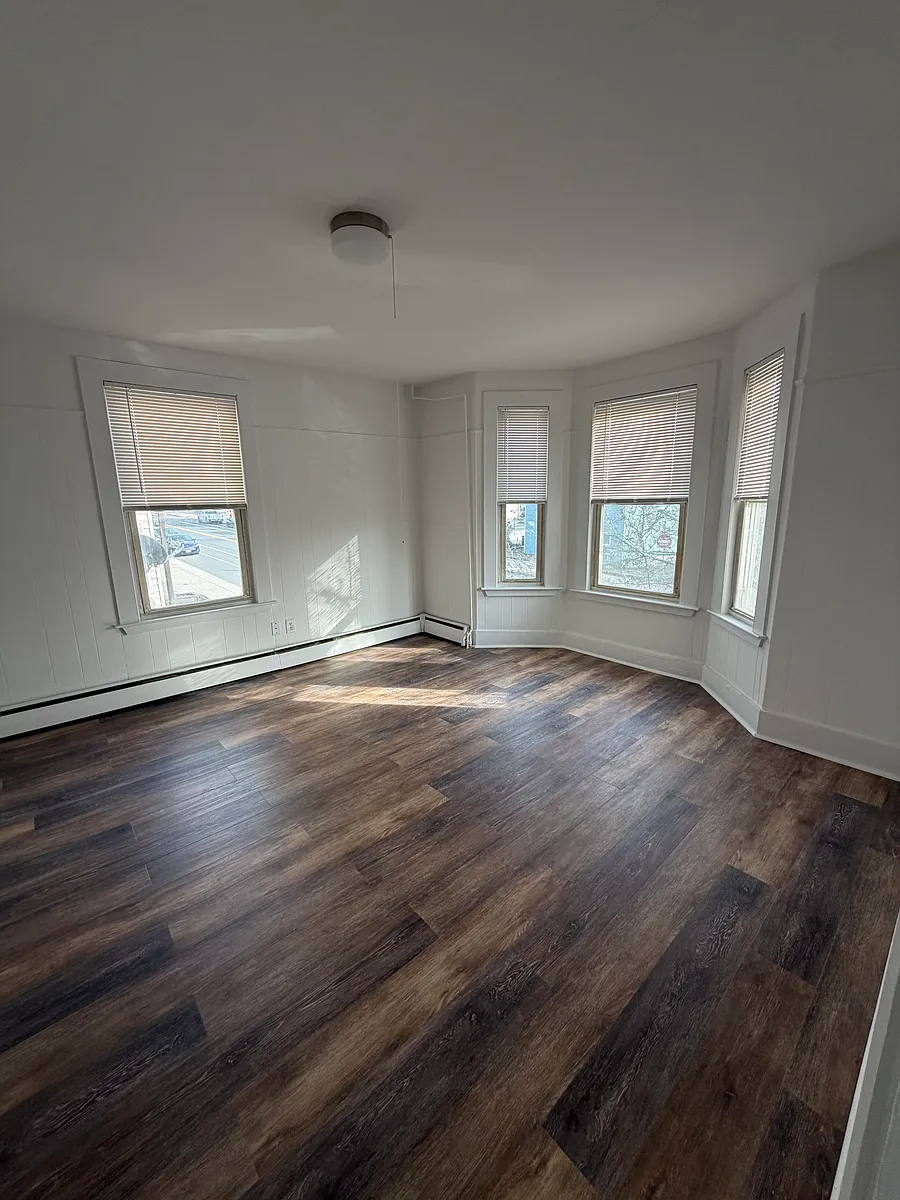 Building Photo - 45 Elliott St #2