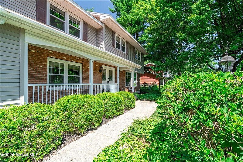 3rd image of 10 Laurel Drive