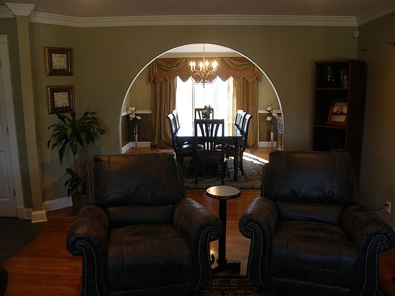 4th image of 1375 Lakewood Dr
