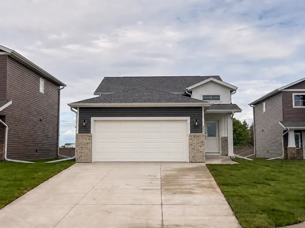 854 1st Ave, Horace, ND 58047