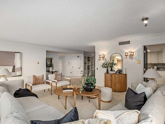 4th image of 318 26th Ave SW #705
