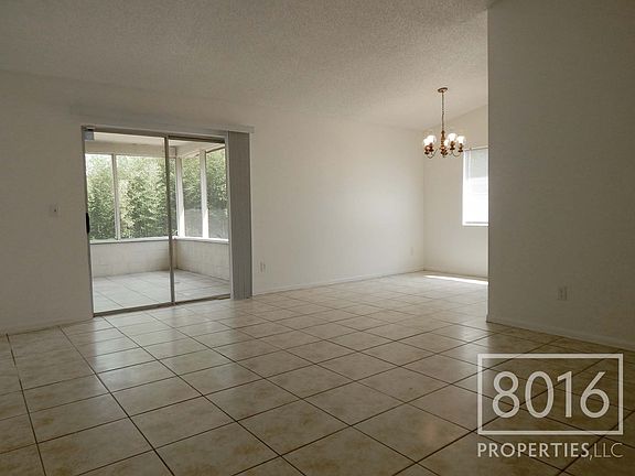 3rd image of 4755 White Willow Ln