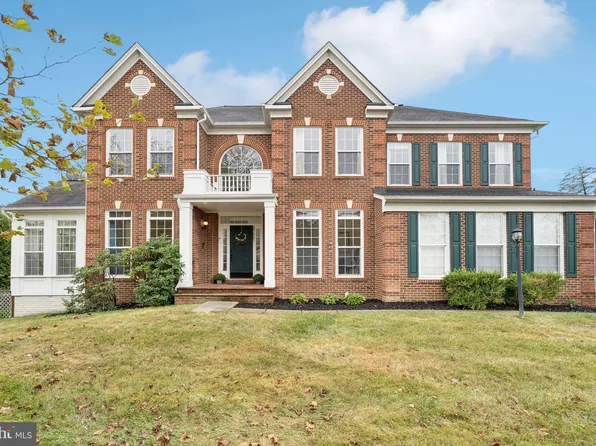 25083 Kingscote Ct, Chantilly, VA 20152