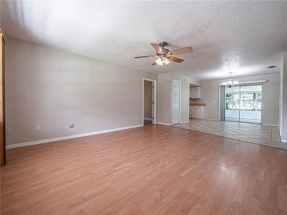 3rd image of 2838 Woodcrest Ln