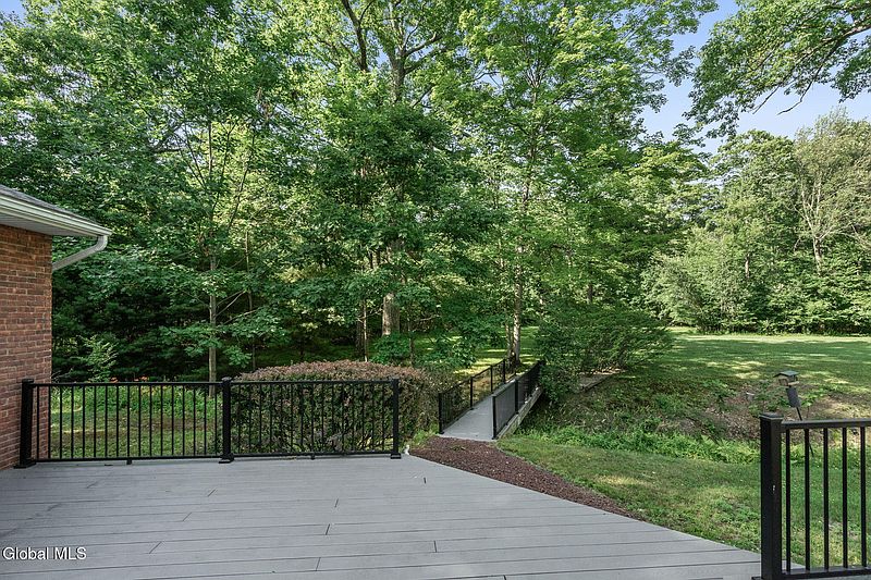 3rd image of 39 Woodside Drive