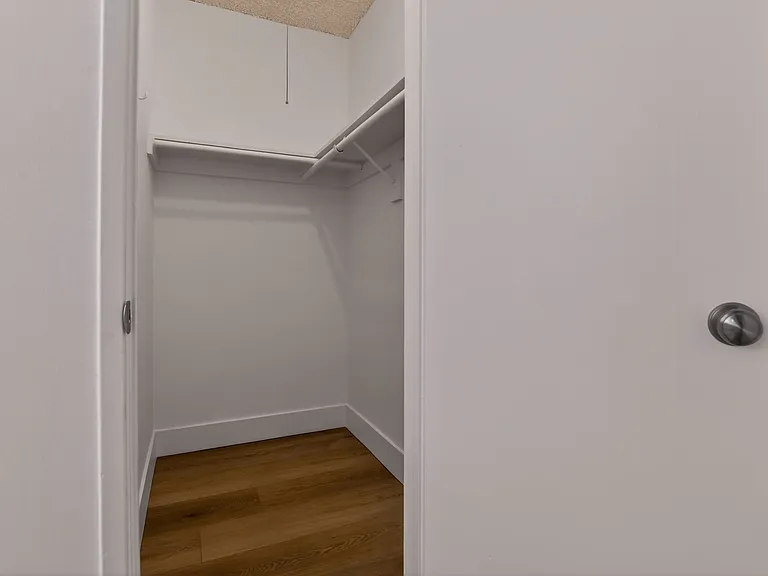 3733 Military Bedrm Walk-in Closet