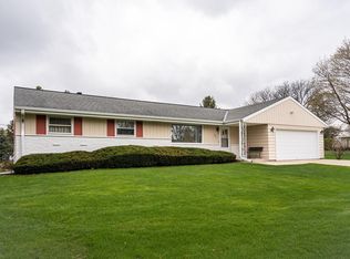 545 Rip Van Winkle Dr, Waukesha, WI 53186