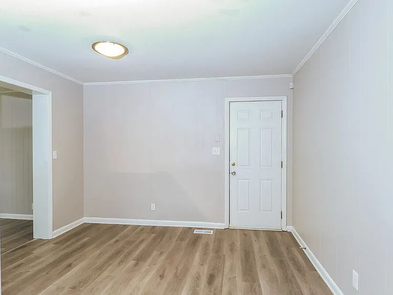 2910 Freida Ln — Photo 6