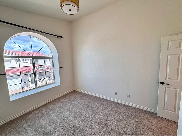 1529 Tillman Falls Ave — Photo 10